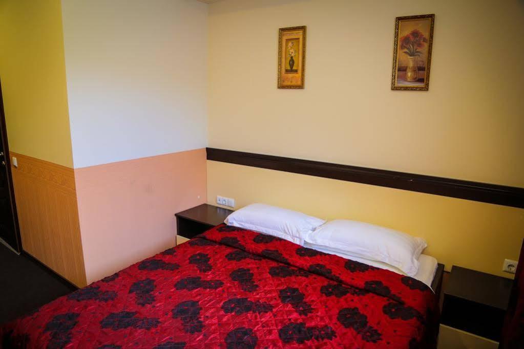 Mildom Express Hotel Almaty Exterior photo