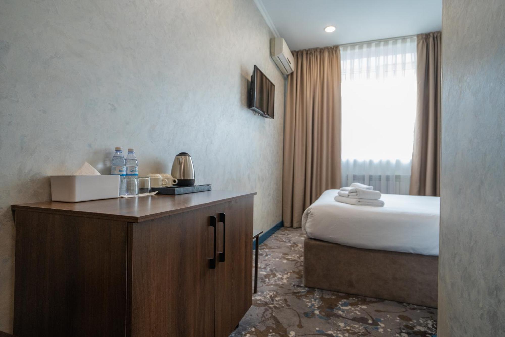 Mildom Express Hotel Almaty Exterior photo