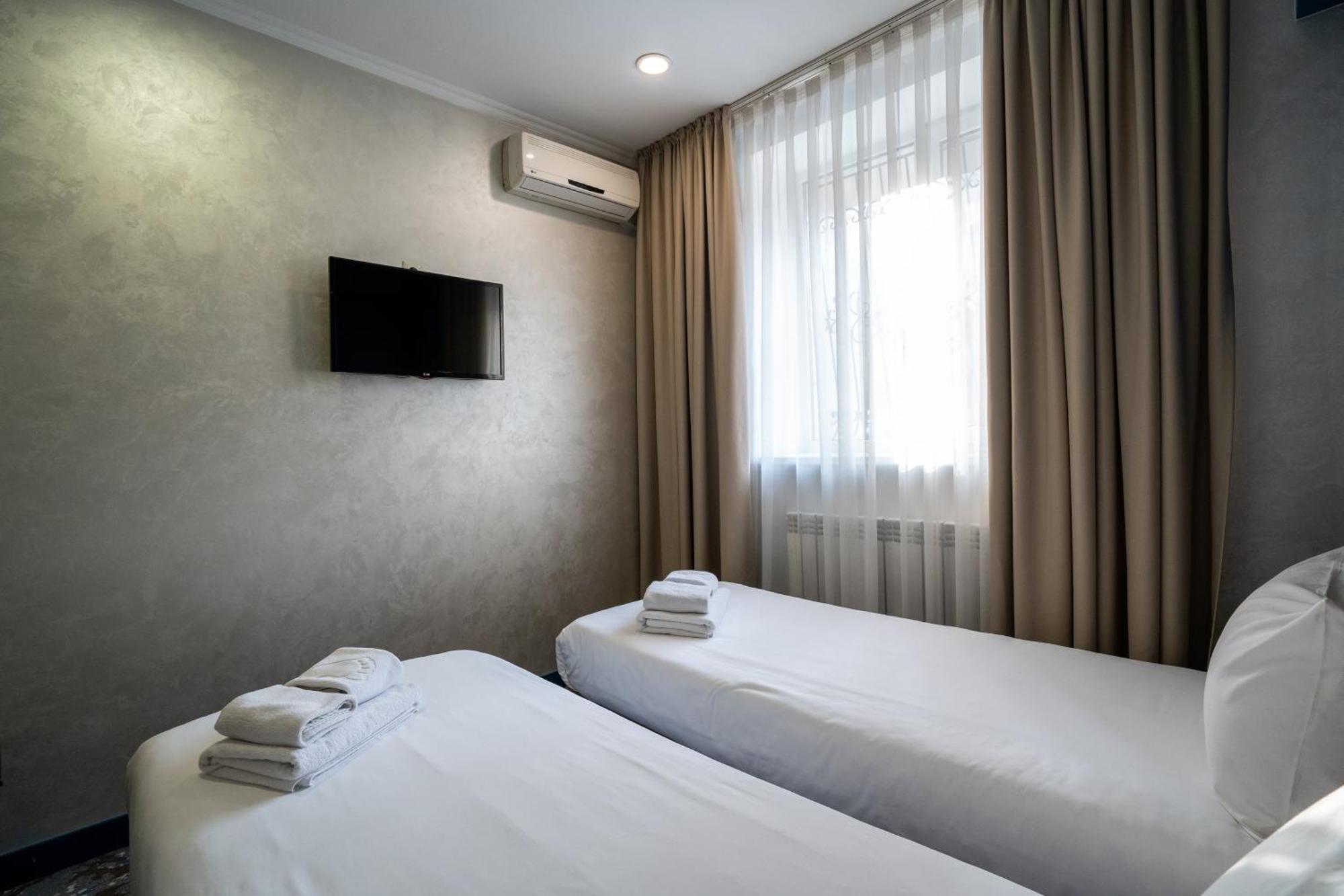 Mildom Express Hotel Almaty Exterior photo